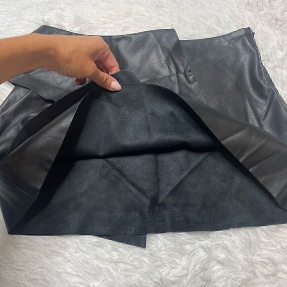 Zara Black Faux Leather A-Line Mini Skirt Ruffle Size Medium NEW with Tag - Picture 2 of 9